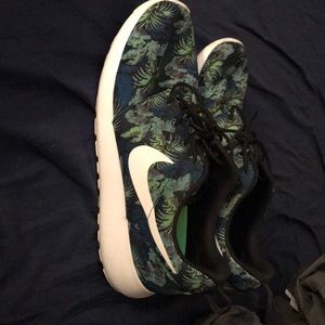 Nike Roshe free runs sz 10.5 men’s